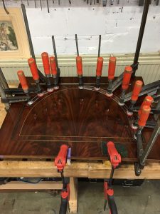 secretaire messing bies verlijmen| Patine meubelrestauratie