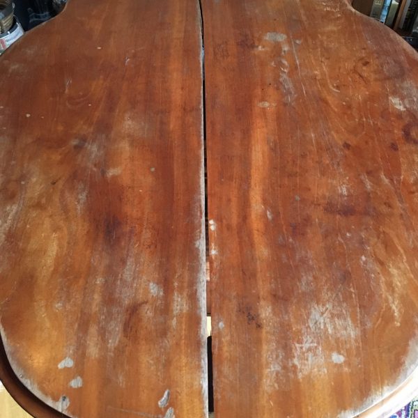 Biedermeier tafel in ere hersteld Patine